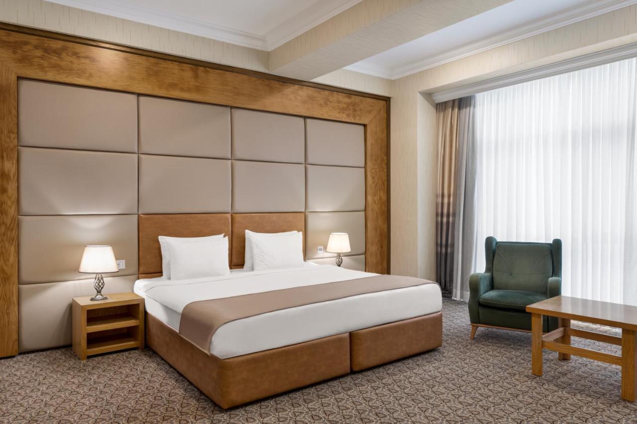 Отель Wyndham Баку Экстерьер фото