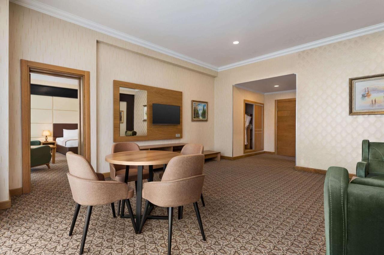 Отель Wyndham Баку Экстерьер фото