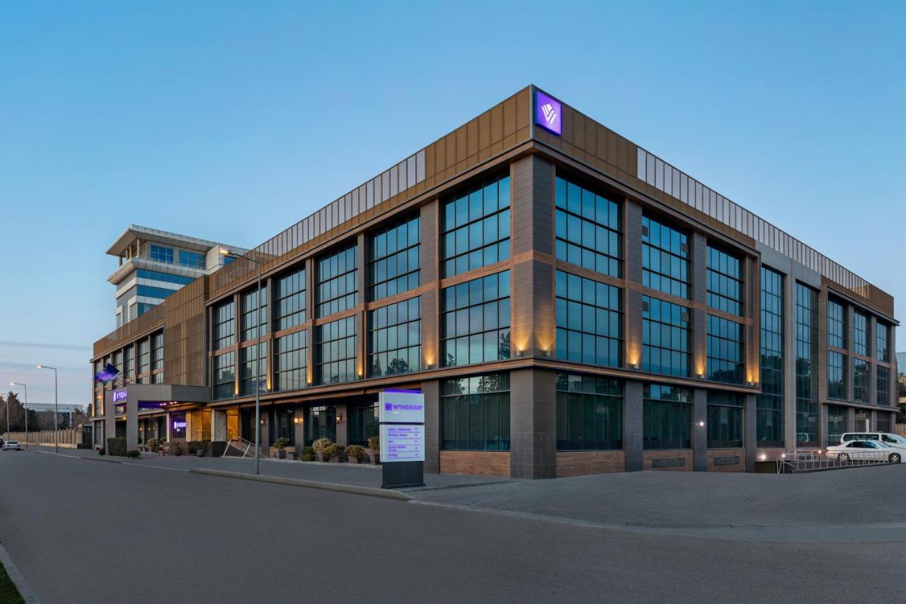 Отель Wyndham Баку Экстерьер фото