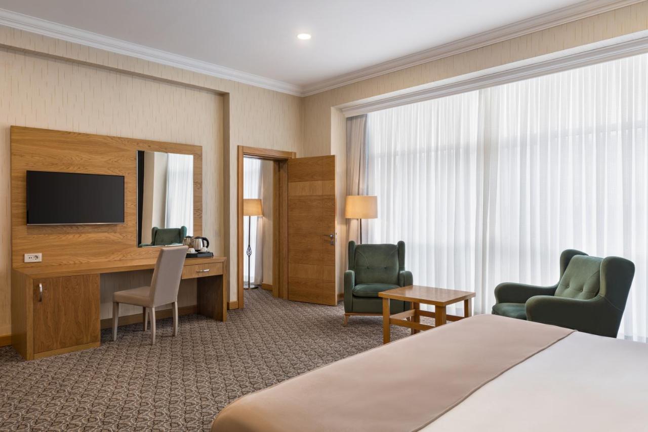 Отель Wyndham Баку Экстерьер фото