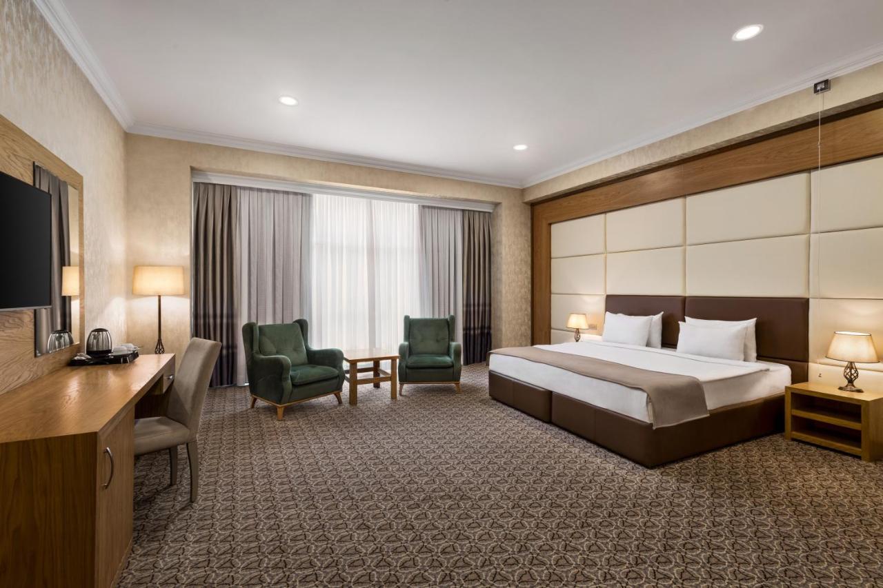 Отель Wyndham Баку Экстерьер фото